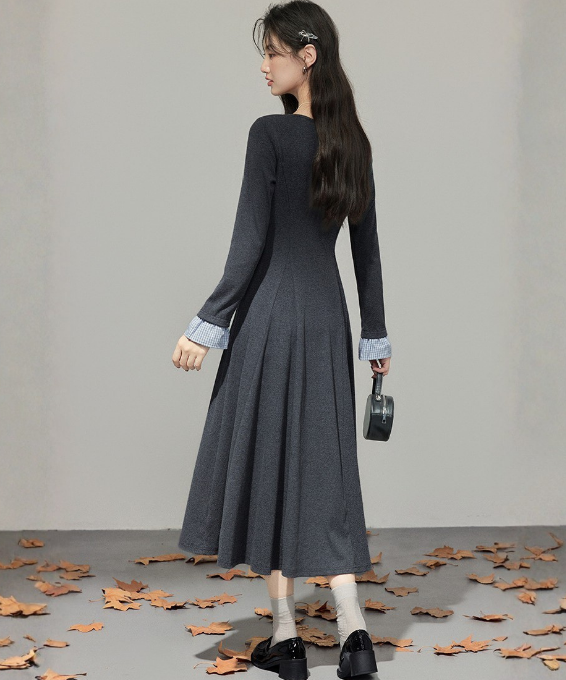 チェックカフスVネックフレアニットワンピース