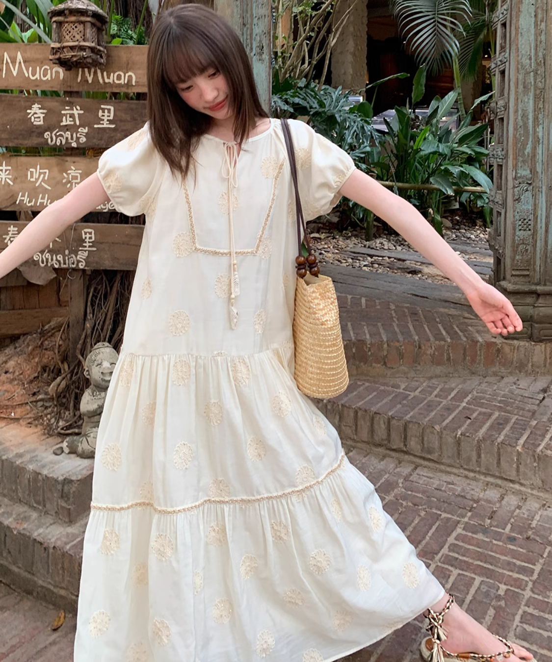 パフスリーブビーズ付きフラワー刺繍ワンピース
