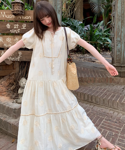 パフスリーブビーズ付きフラワー刺繍ワンピース