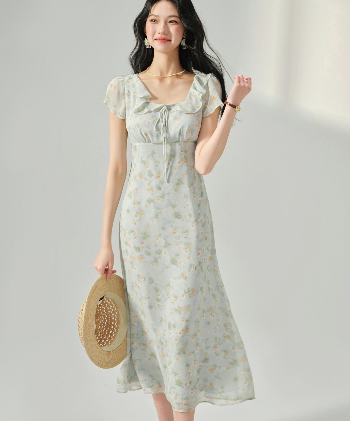 フリルスリーブ胸元リボン付きワンピース