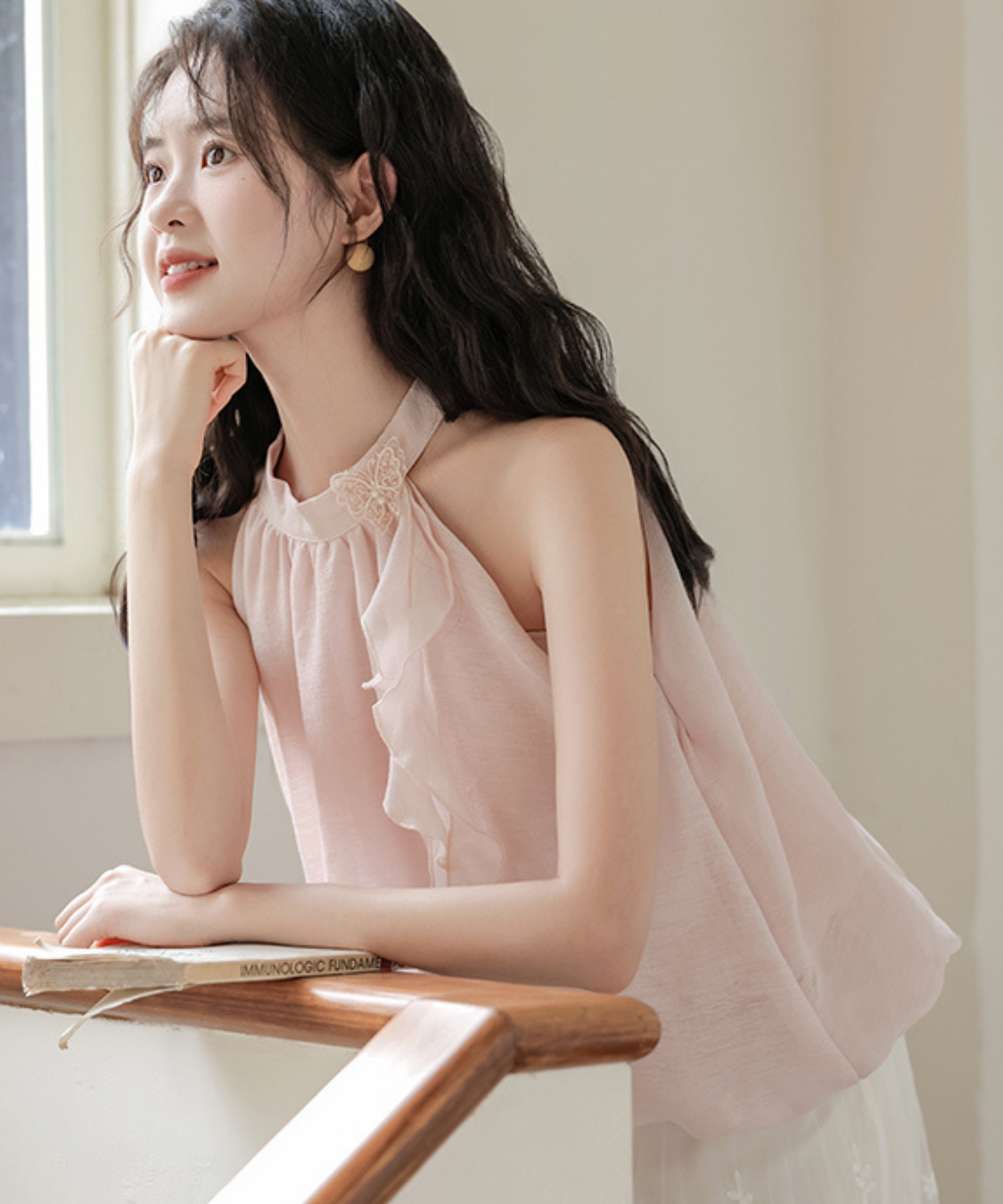 ホルターネックバルーンシルエットブラウス