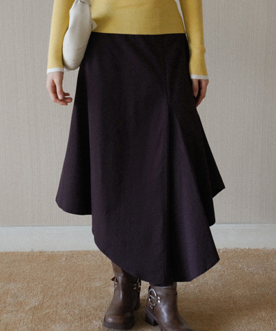 アシンメトリーヘムフレアスカート