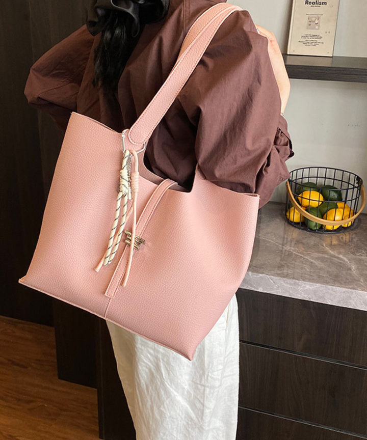 チャーム付きフェイクレザートートバッグ – jemiremi（ジェミレミ）