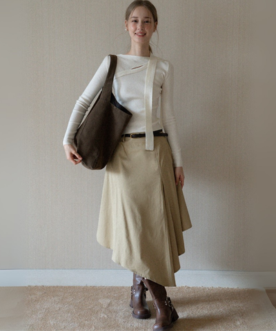 アシンメトリーヘムフレアスカート