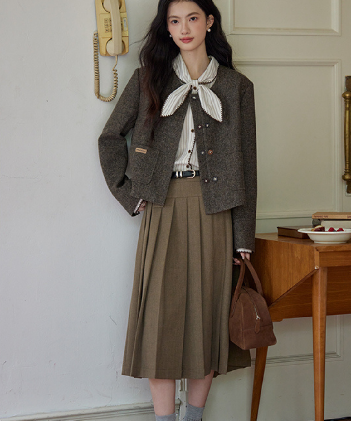 ベルトループ付きボックスプリーツミモレスカート