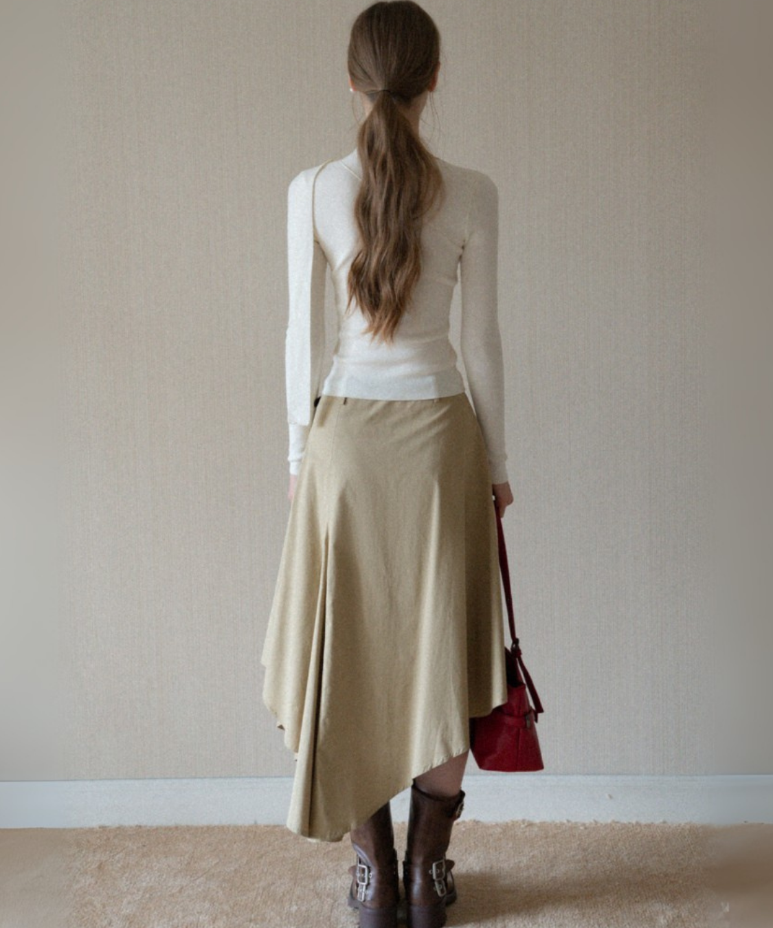 アシンメトリーヘムフレアスカート