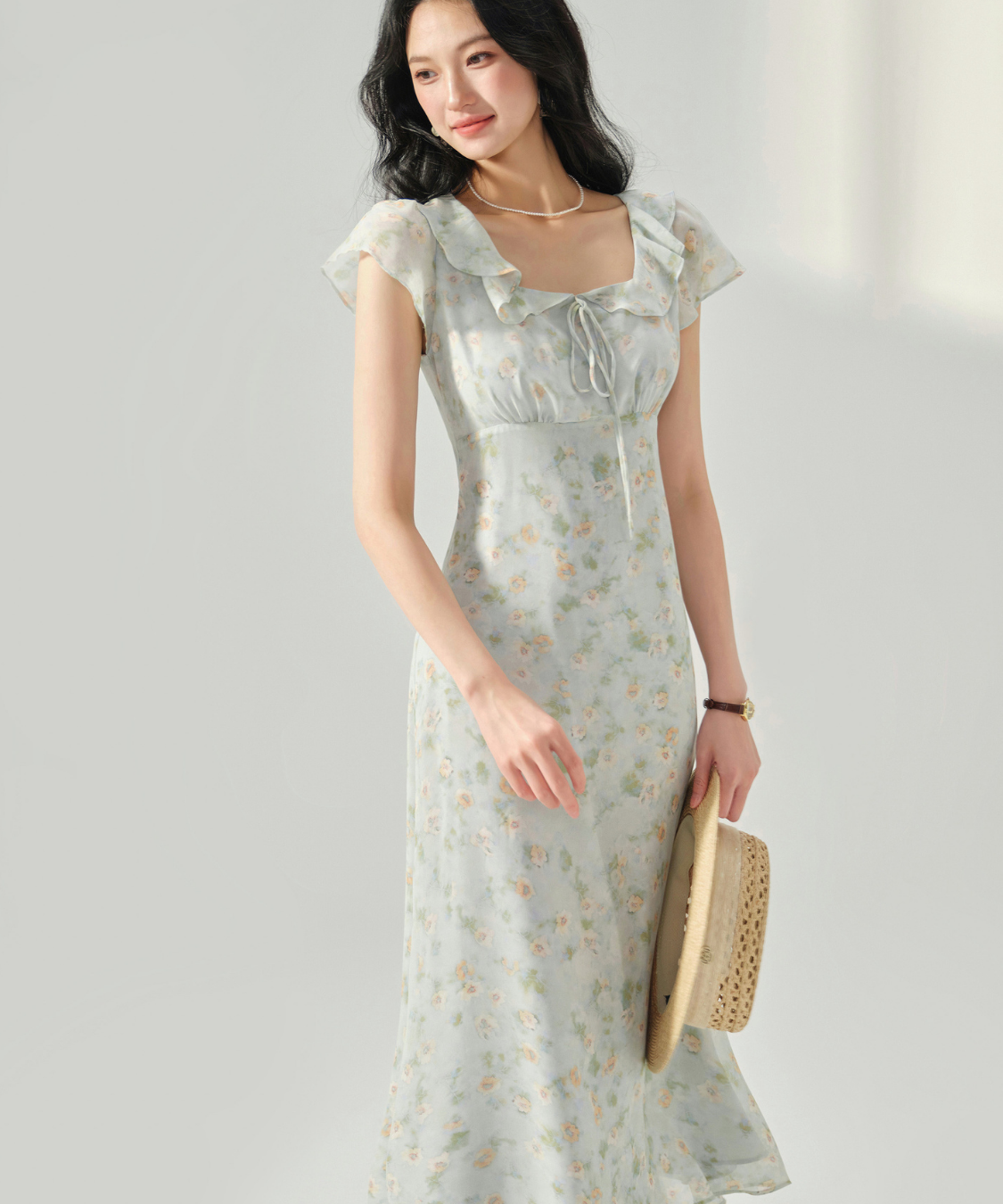 フリルスリーブ胸元リボン付きワンピース