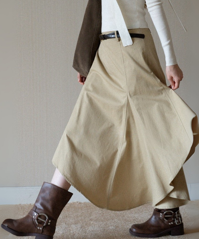 アシンメトリーヘムフレアスカート