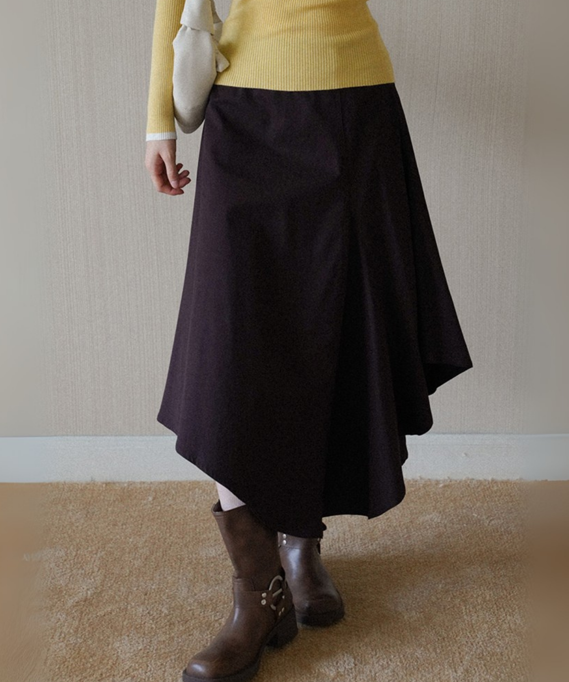 アシンメトリーヘムフレアスカート