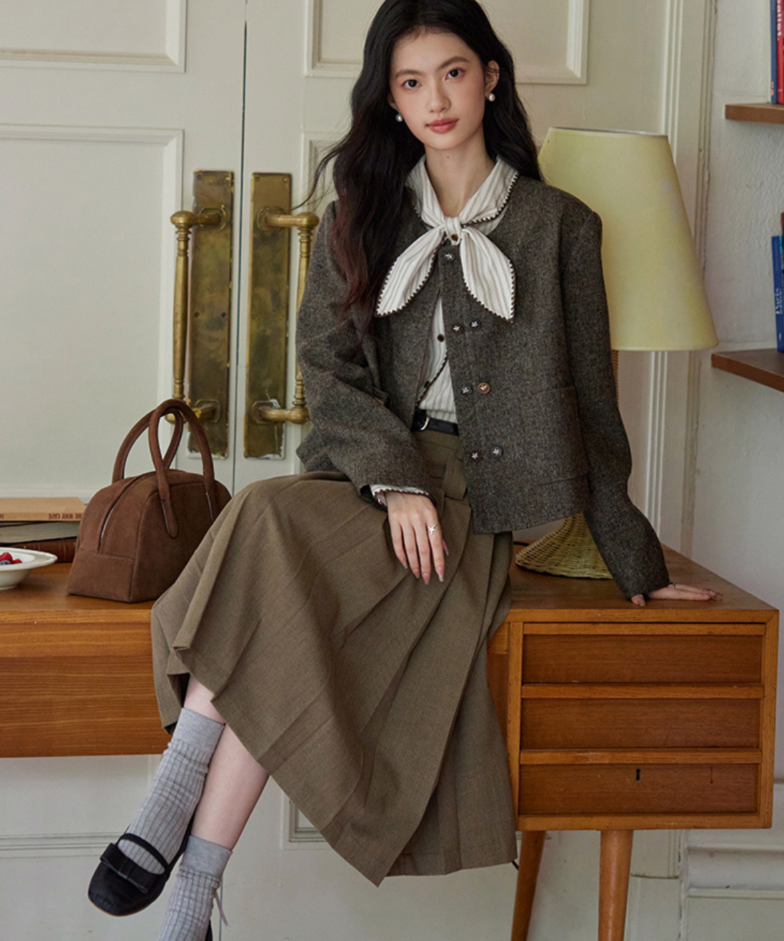 ベルトループ付きボックスプリーツミモレスカート