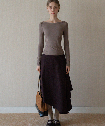 アシンメトリーヘムフレアスカート