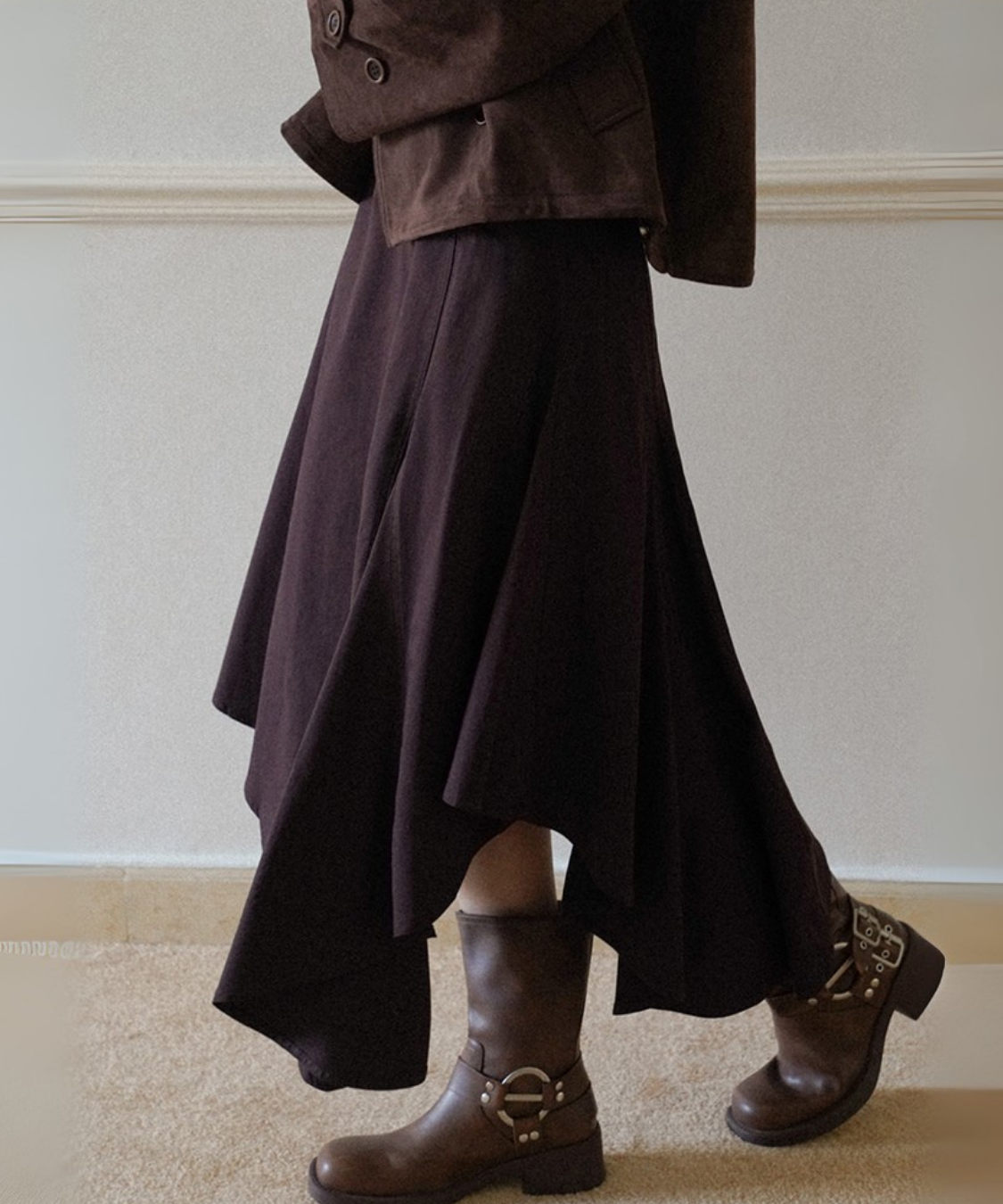 アシンメトリーヘムフレアスカート