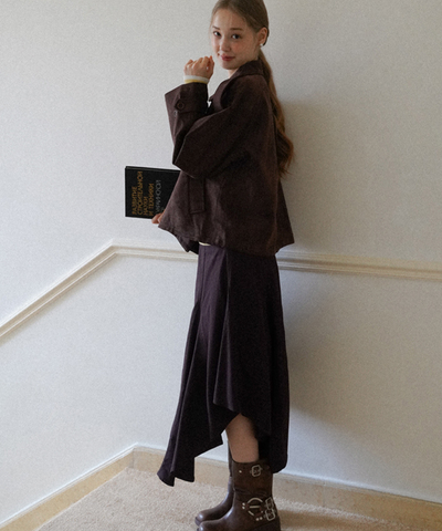 アシンメトリーヘムフレアスカート