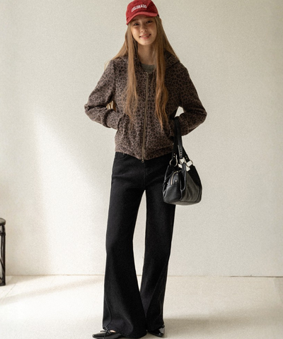 ベルト付きブラックフレアデニムパンツ