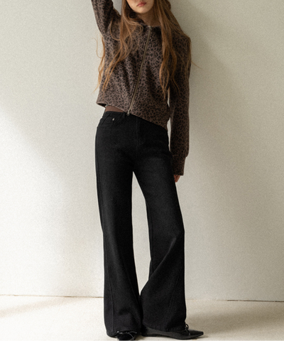 ベルト付きブラックフレアデニムパンツ