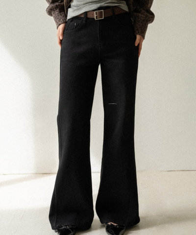 ベルト付きブラックフレアデニムパンツ