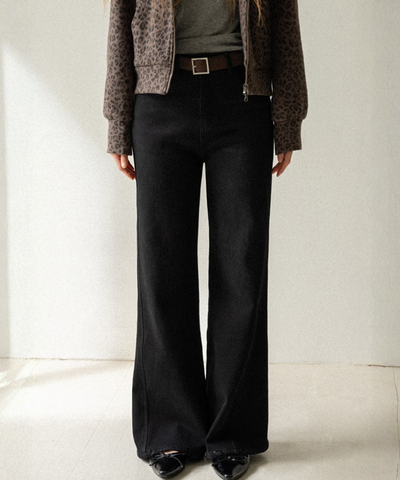 ベルト付きブラックフレアデニムパンツ