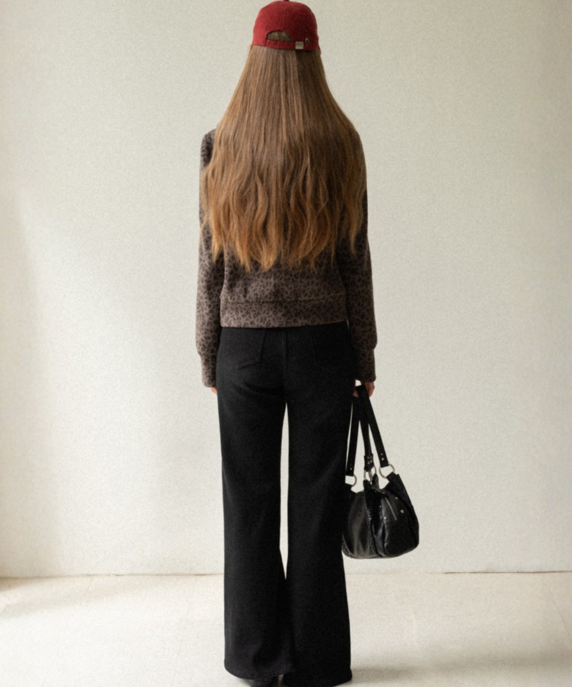 ベルト付きブラックフレアデニムパンツ