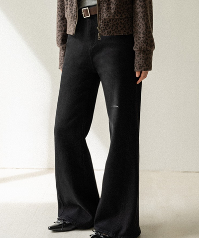 ベルト付きブラックフレアデニムパンツ