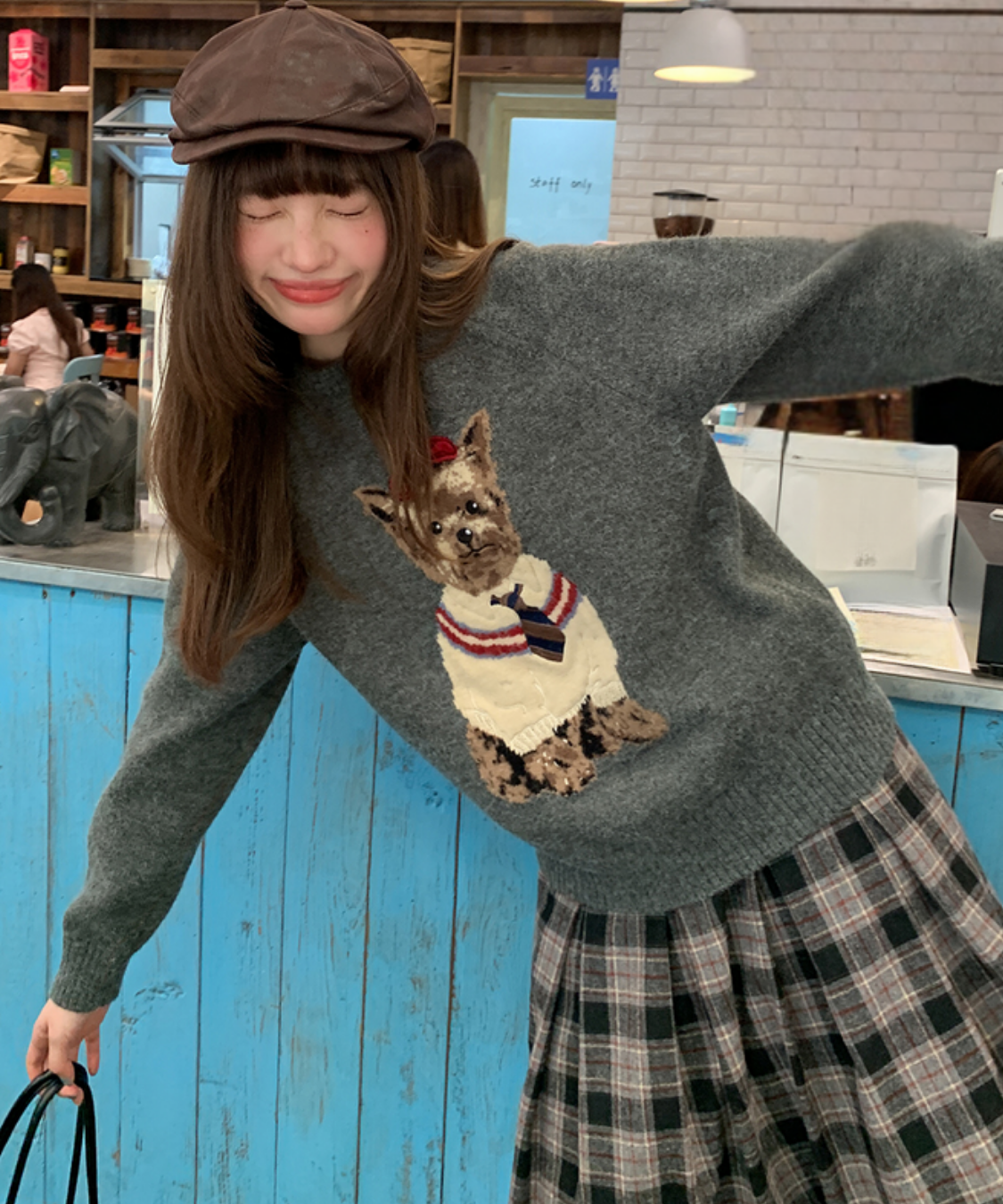 ドッグ柄クルーネックニットセーター