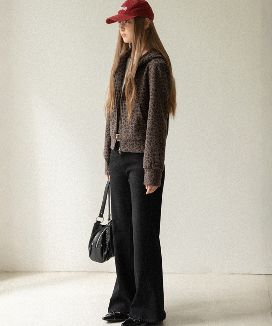 ベルト付きブラックフレアデニムパンツ