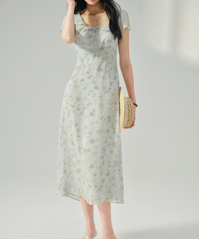 フリルスリーブ胸元リボン付きワンピース