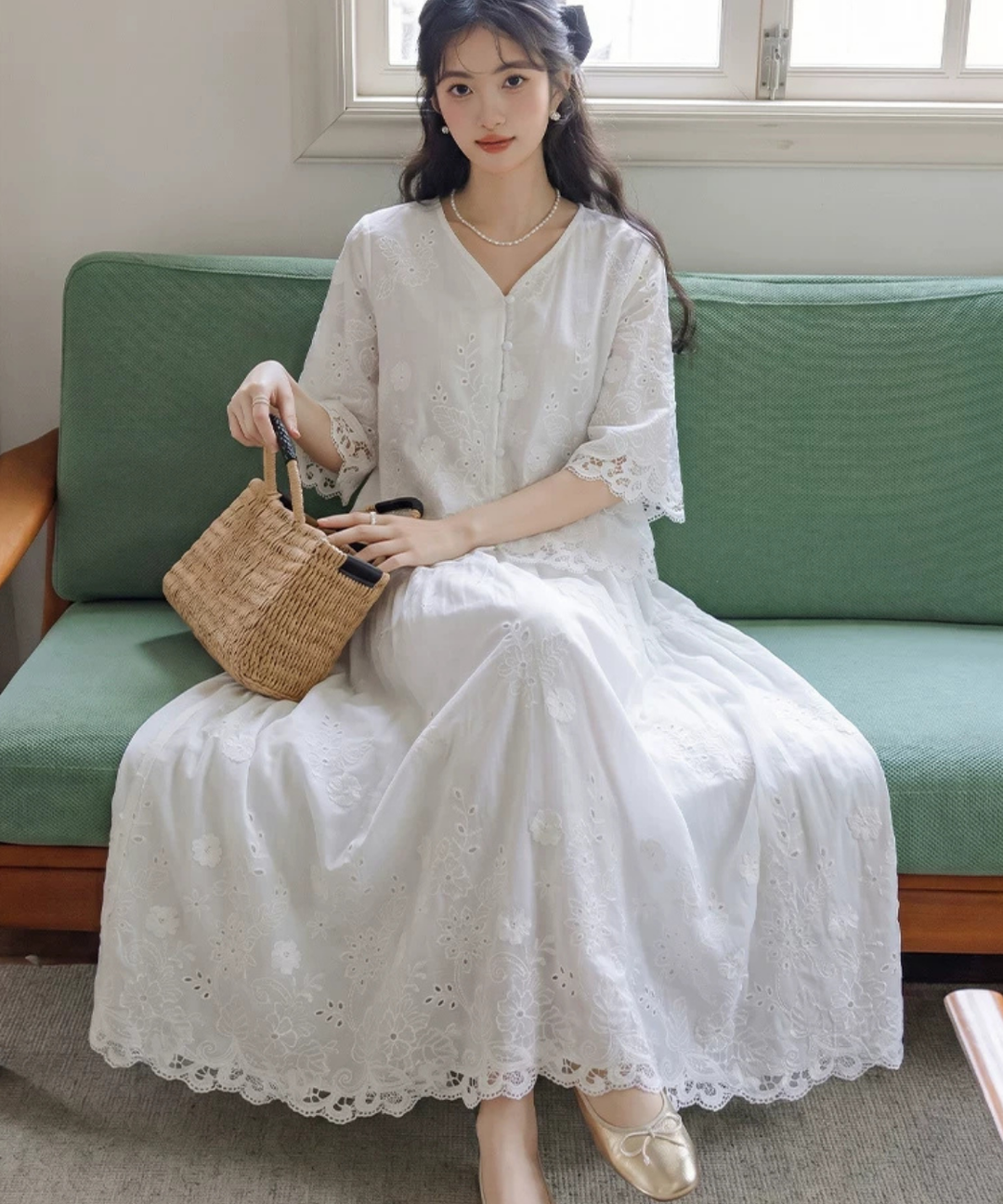 Vネックカットワーク刺繍ブラウス+スカラップヘム刺繍スカート 2点