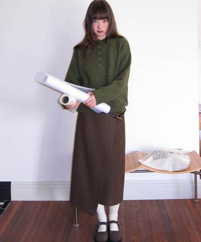 トグルボタン付きアシメラップ風スカート