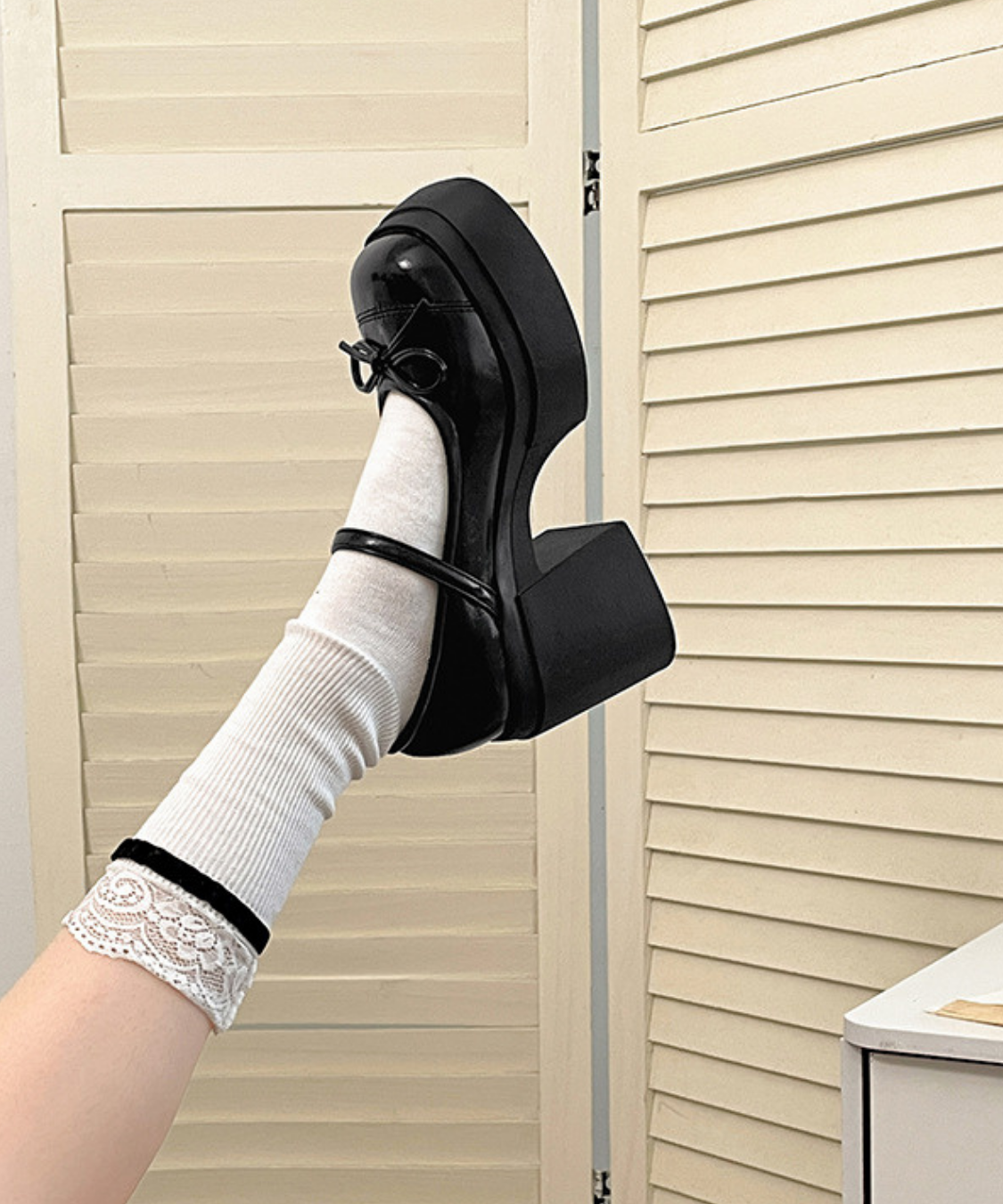 ストラップ付きリボンチャンキーシューズ