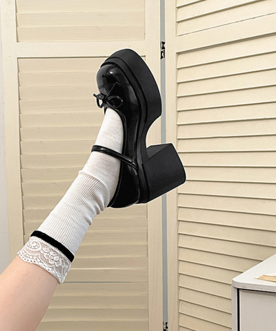 ストラップ付きリボンチャンキーシューズ