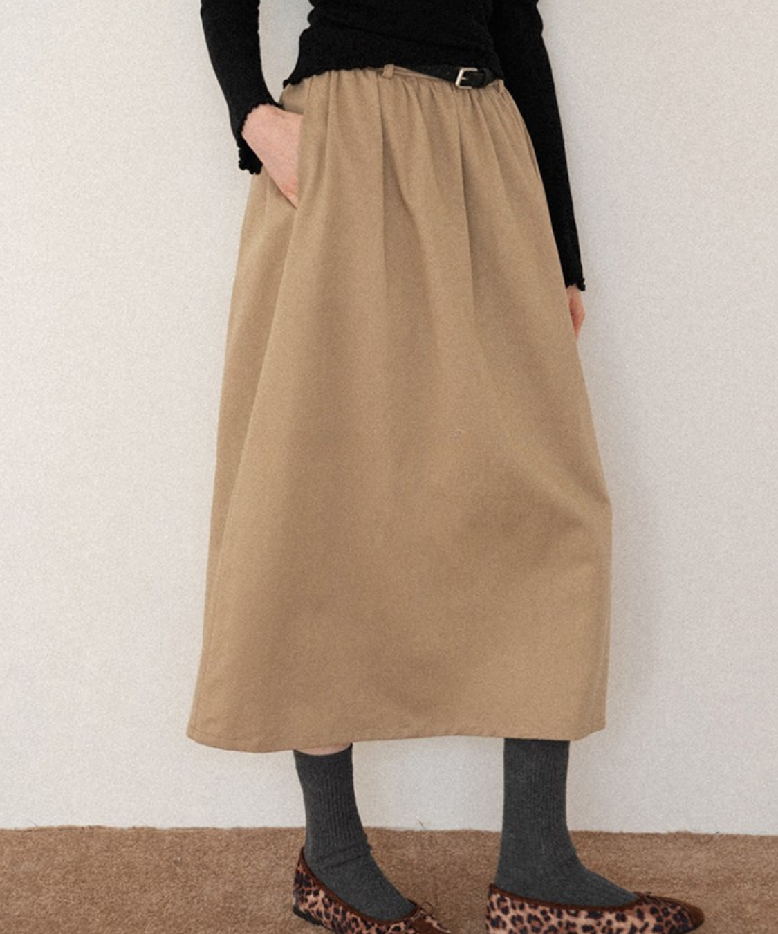 ベルトポーチ付きギャザーロングスカート