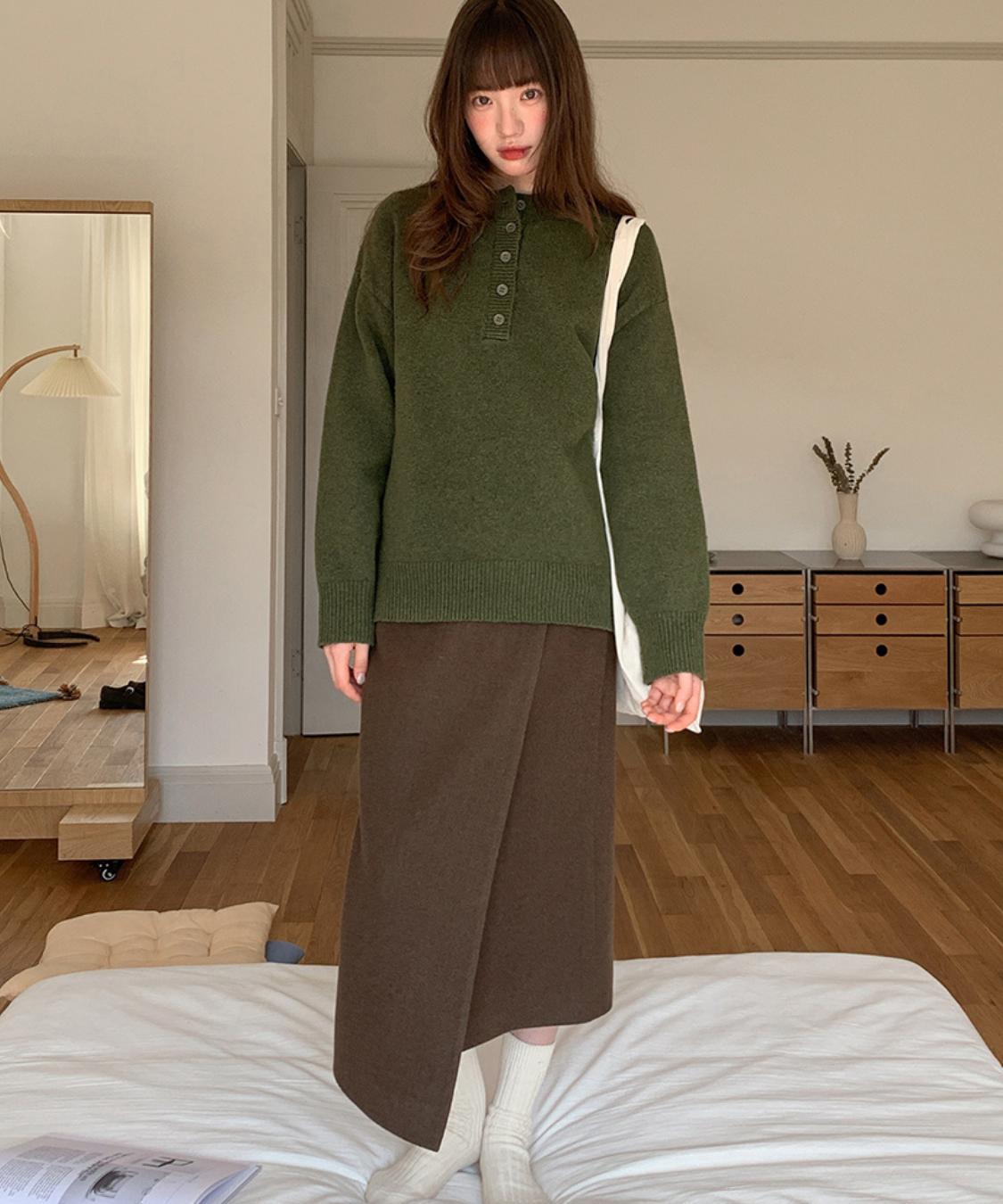 トグルボタン付きアシメラップ風スカート