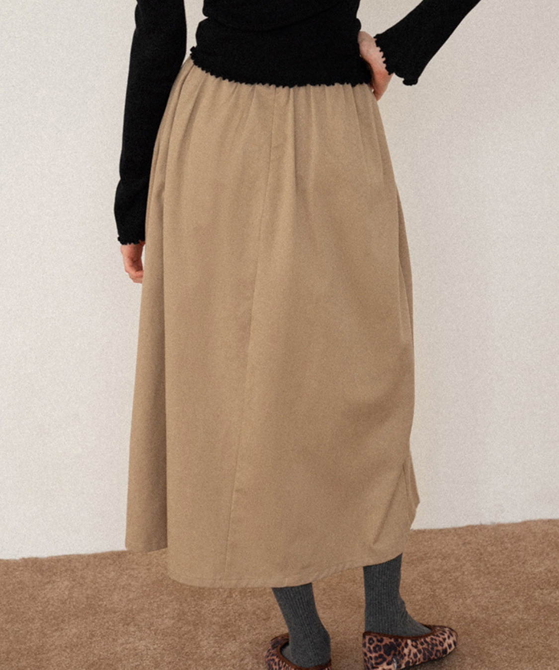 ベルトポーチ付きギャザーロングスカート