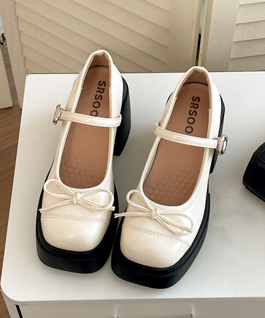 ストラップ付きリボンチャンキーシューズ