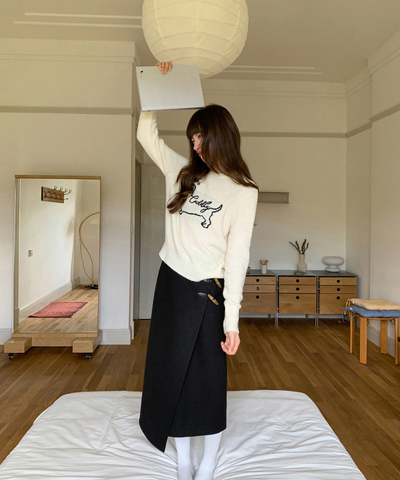 トグルボタン付きアシメラップ風スカート