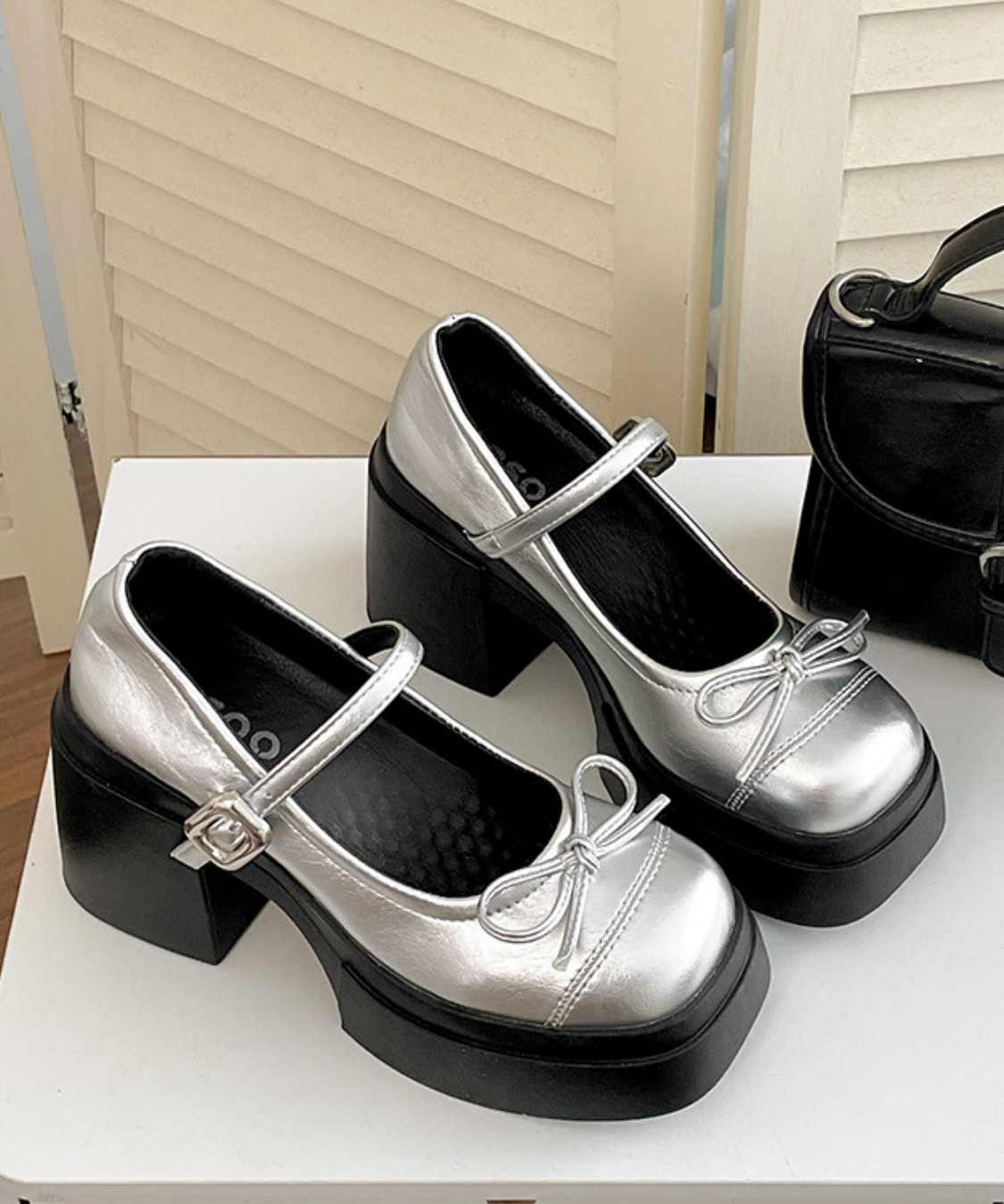 ストラップ付きリボンチャンキーシューズ