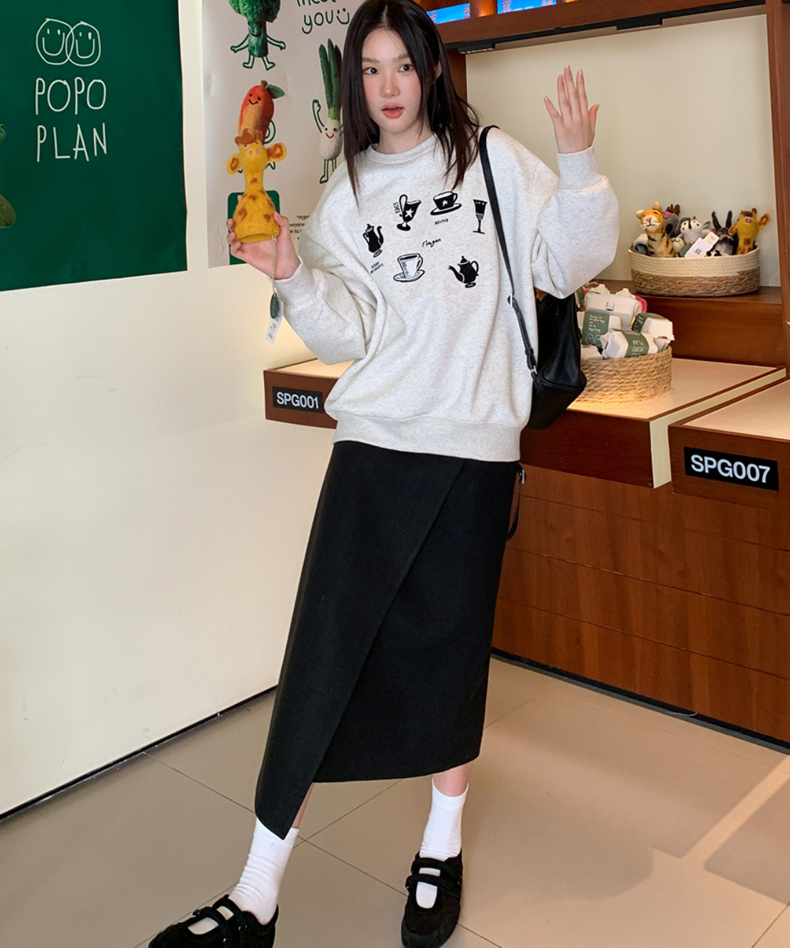 トグルボタン付きアシメラップ風スカート