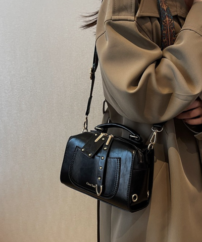 ベルトフラップ2wayレザー調スクエアバッグ