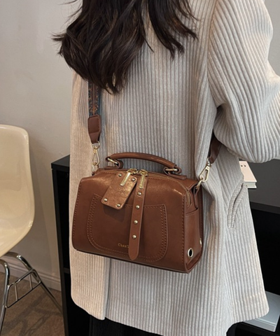 ベルトフラップ2wayレザー調スクエアバッグ