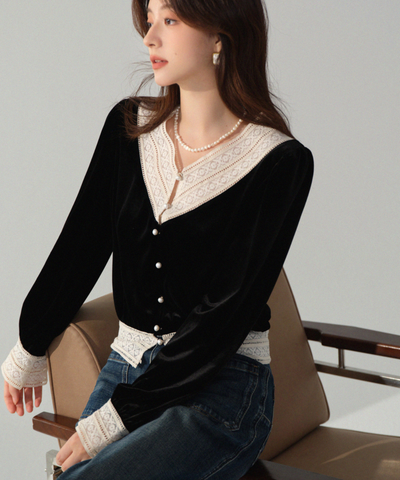 パールボタンレースネックラインベロアブラウス