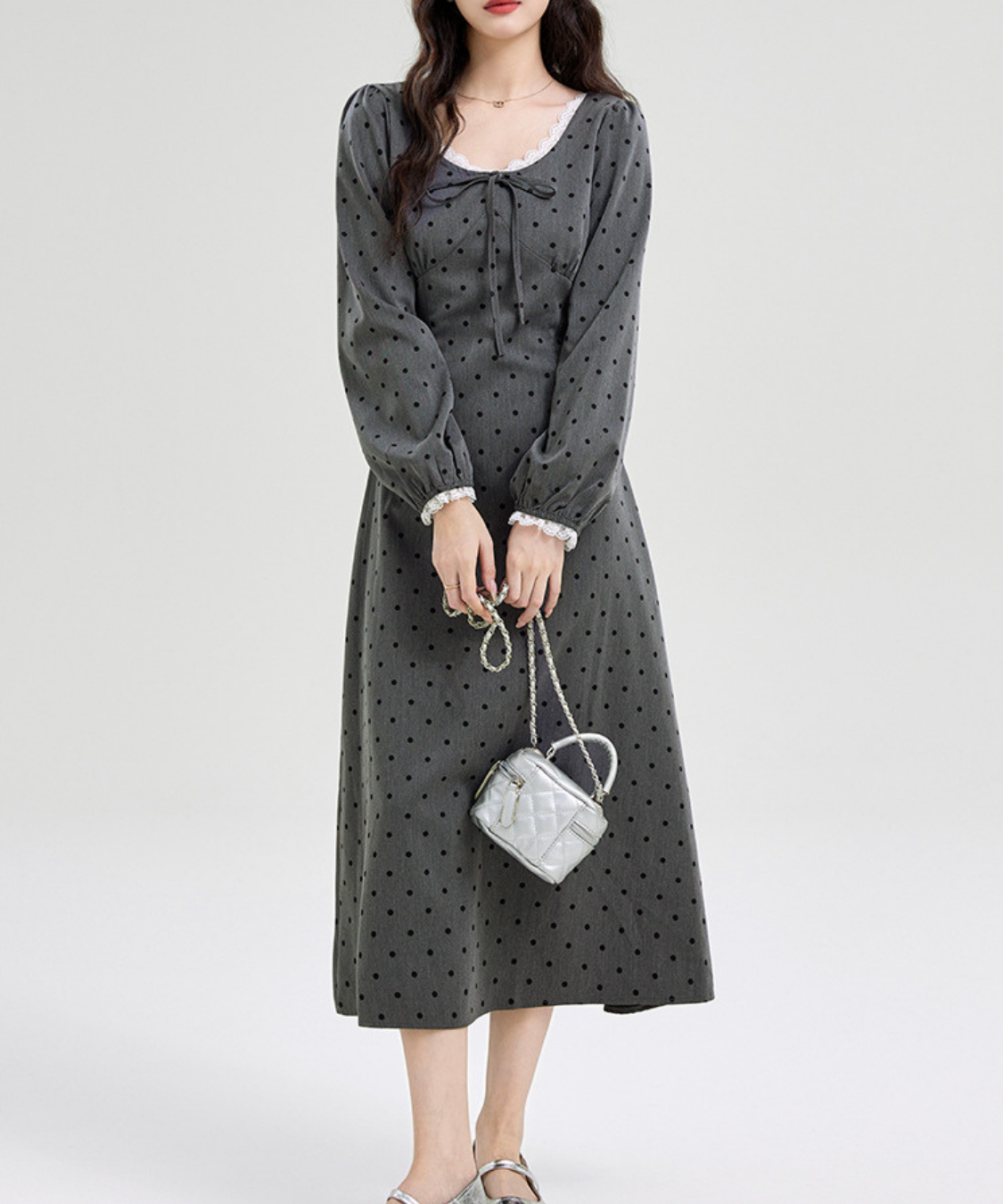 ラウンドネックレース付きドット柄リボンワンピース
