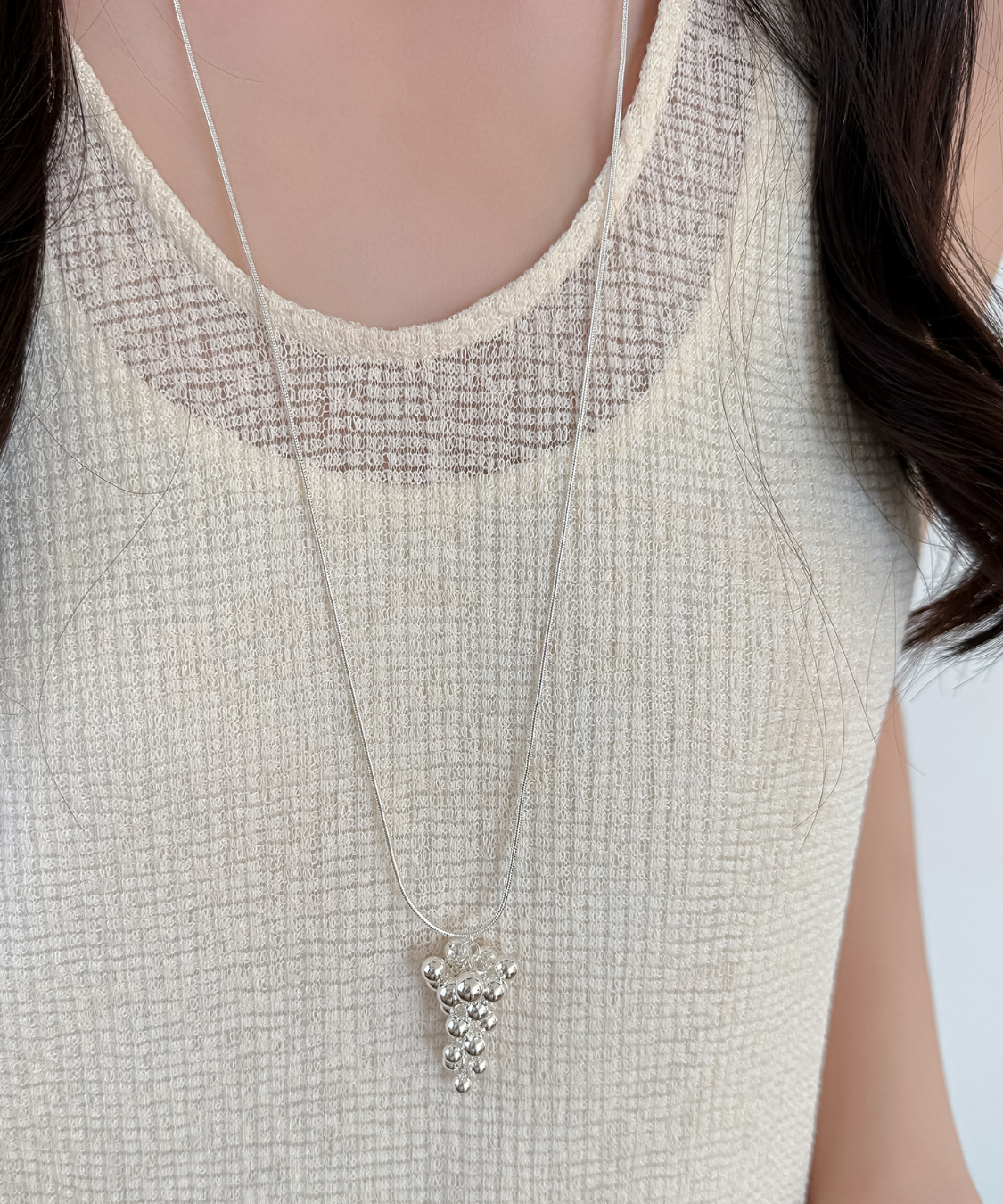 シルバーボールモチーフロングネックレス