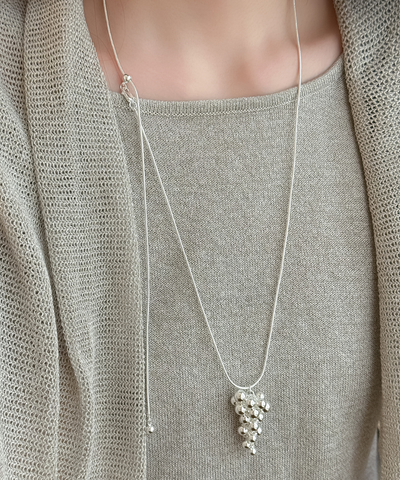 シルバーボールモチーフロングネックレス