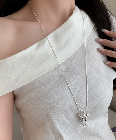 シルバーボールモチーフロングネックレス