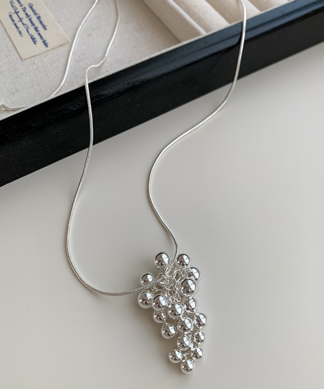 シルバーボールモチーフロングネックレス