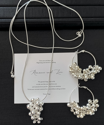 シルバーボールモチーフロングネックレス