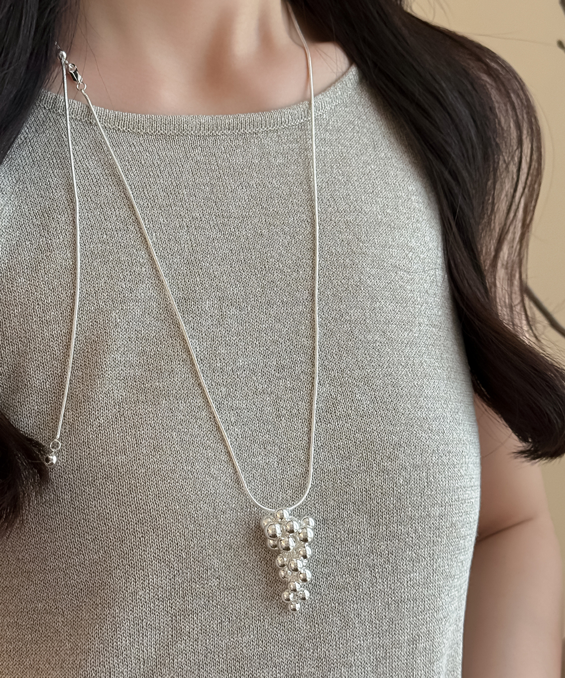 シルバーボールモチーフロングネックレス