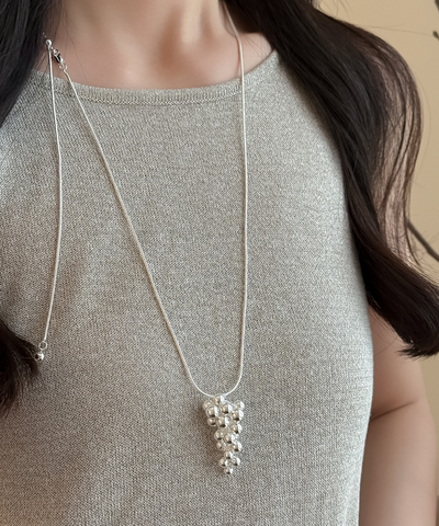 シルバーボールモチーフロングネックレス