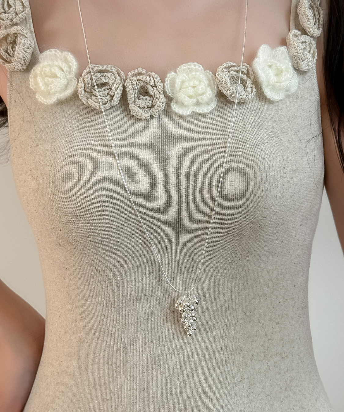 シルバーボールモチーフロングネックレス