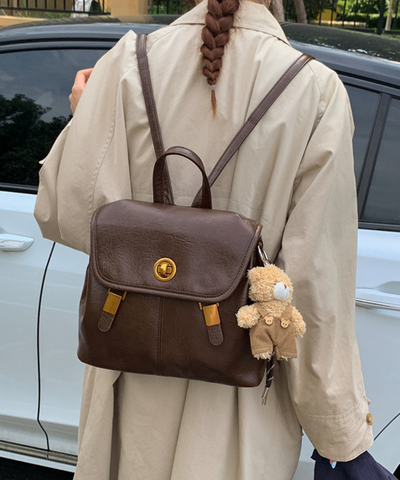 フェイクレザー ターンロックフラップリュック